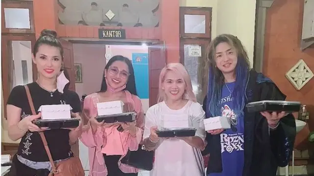 Miyabi berbagi di panti asuhan saat mengunjungi Bali