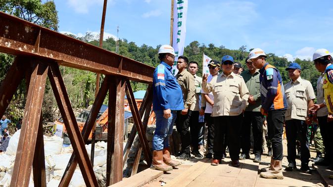 Mendagri Tito Dampingi Presiden Prabowo Tinjau Pembangunan Infrastruktur di Tapanuli Selatan