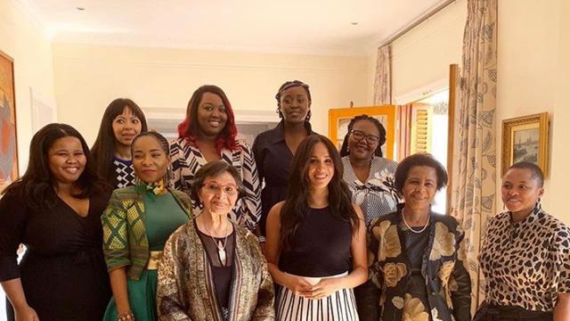 6 Gaya Pakaian Meghan Markle dalam Kunjungan ke Afrika