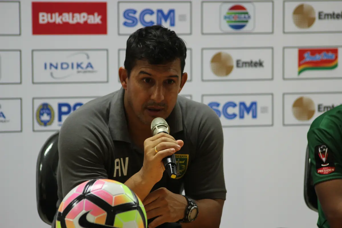 Pelatih Persebaya Alfredo Vera