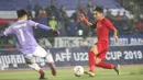 Gelandang Timnas Indonesia, Witan Sulaeman, berusaha membobol gawang Thailand pada laga Piala AFF U-22 2019 di Stadion National Olympic, Phnom Penh, Selasa (26/2). Indonesia menang 2-1 atas Thailand. (Bola.com/Zulfirdaus Harahap)