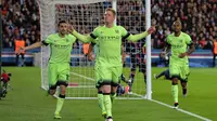 Striker Manchester City, Kevin De Bruyne, merayakan gol yang dicetaknya ke gawang PSG pada leg pertama perempat final Liga Champions di Stadion Parc des Princes, Paris, Kamis (7/4/2016) dini hari WIB. (AFP/Miguel Medina)