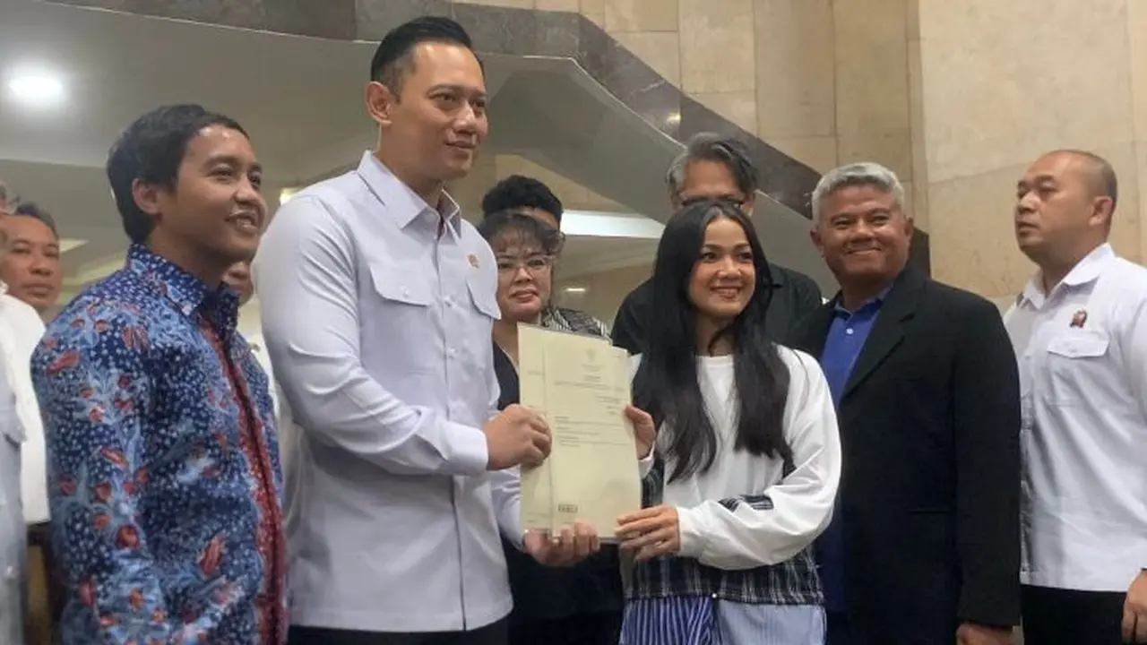 Nirina Zubir dan Menteri ATR/BPN Agus Harimurti Yudhoyono (AHY)