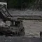 Tim Penyelamat Nepal Terus Sisir Lokasi Banjir Bandang