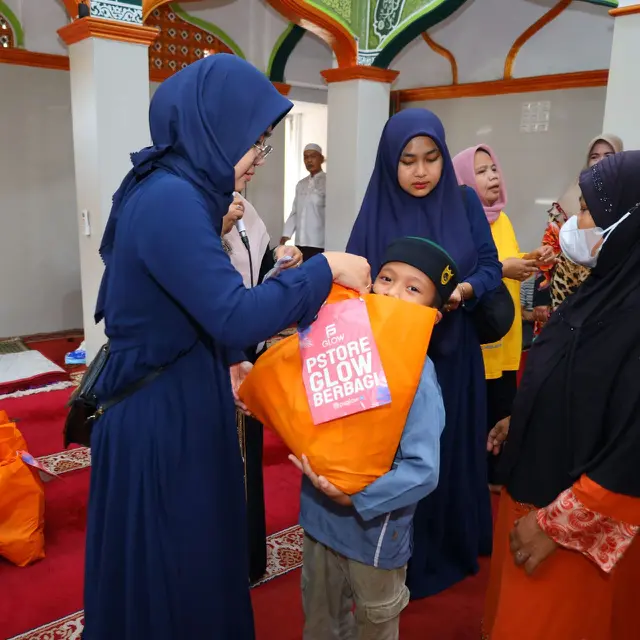 PStore Glow Berbagi 1.000 Paket Sembako untuk Warga Kampung Melayu