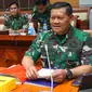 Kepala Staf TNI Angkatan Laut (Kasal) Laksamana TNI Yudo Margono bersiap mengikuti uji kelayakan dan kepatutan (fit and proper test) calon Panglima TNI di Komisi I DPR, Kompleks Parlemen, Senayan, Jumat (2/12/2022). Laksamana TNI Yudo Margono merupakan calon tunggal Panglima TNI yang diusulkan oleh Presiden Joko Widodo. (Liputan6.com/Angga Yuniar)