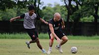 Sesi latihan PSM Makassar. (Bola.com/Abdi Satria)