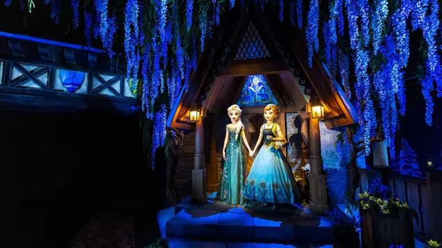 Hong Kong Disneyland meluncurkan "The World of Frozen" yang pertama di dunia