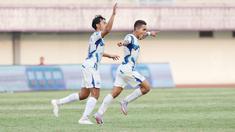 Sayap kiri asal Timor Leste, Paulo Gali Freitas tampil moncer saat timnya PSIS Semarang melawat ke markas Dewa United pada laga pekan ke-8 BRI Liga 1 2023/2024 di Stadion Indomilk Arena, Tangerang, Senin (14/8/2023). Dalam laga yang berujung dengan kemenangan telak 4-1 Tim Mahesa Jenar atas Dewa United, Gali Freitas mencetak satu gol dan dua assist untuk mempermalukan tuan rumah. Dengan hasil ini, PSIS melonjak ke peringkat ke-4 klasemen samentara dengan 14 poin, sedangkan Dewa United turun ke posisi 9 dengan koleksi 11 poin. (Bola.com/M Iqbal Ichsan)