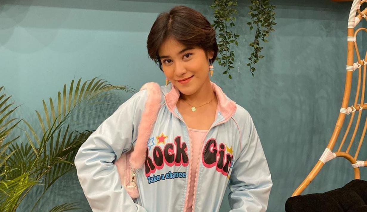 Meski tampil dengan gaya yang tomboi, tentunya wanita kelahiran 20 Mei 2002 ini tetap berhasil tampil menawan. Ia pun selalu menuai beragam pujian terkait penampilannya. (Liputan6.com/IG/ashirazamita)