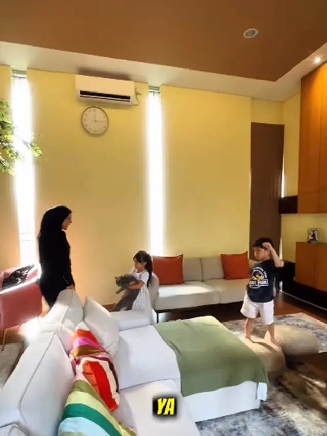 Potret Rumah Syahnaz di Bandung Barat