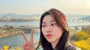 Kemeja flannel yang punya lapisan yang lebih tebal jadi pilihan Amelia Tantono saat memasuki musim dingin. Kesuksesannya berkarier di Korea membuat potret pesonanya selalu mendapat pujian dari netizen. (Liputan6.com/IG/@amelia_tantono).