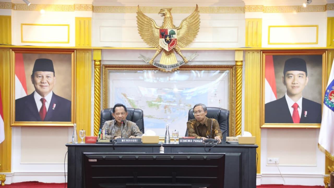 Mendagri Tito Karnavian Memimpin Rapat Koordinasi Percepatan Pendataan Lahan untuk Pembangunan Fisik Gerai, Pergudangan, dan Kelengkapan Kopdeskel Merah Putih