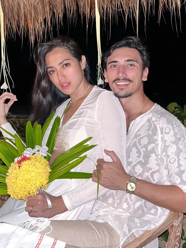 Potret Jessica Iskandar dan Vincent Verhaag Liburan di Sumba, Jadi Sorotan