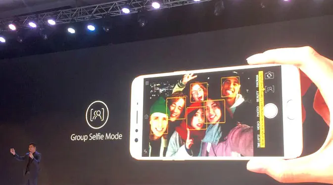 Suwanto sedang mempresentasikan kehebatan Dual Selfie Camera di Oppo F3 Plus. Liputan6.com/ Jeko Iqbal Reza
