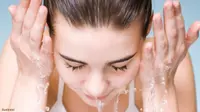 7 Kebiasaan Salah Saat Cuci Muka