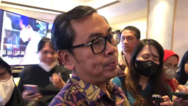 Juru bicara Kementerian Keuangan Yustinus Prastowo menanggapi viral berita Fatimah Zahratunnisa yang mendapat tagihan pajak karena pengiriman piala yang merupakan hadiah kemenangannya dalam ajang pencarian bakat di Jepang. (Tira/Liputan6.com)