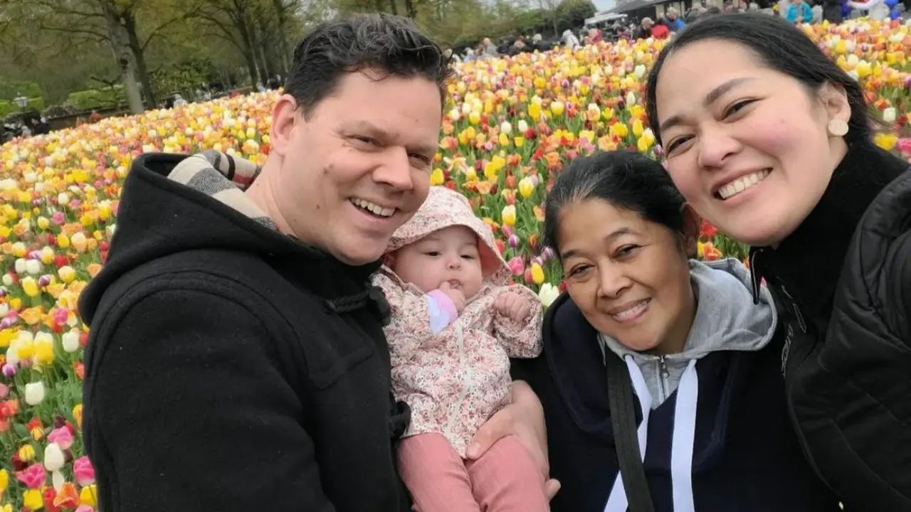Potret Nevos Setyaningrum pergi ke Keukenhof bersama Gracia Indri, Jeffrey Slijpen, dan Nova (Sumber: Instagram/graciaz14)