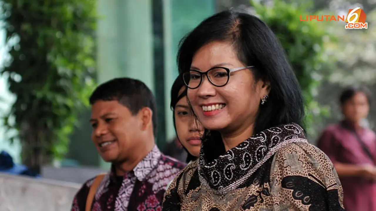 karen-agustiawan-1-131108a.jpg