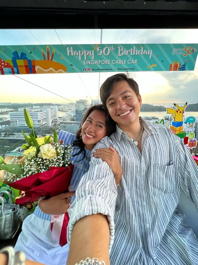 6 Gaya Shenina Cinnamon Rayakan Ultah ke-25 Bareng Angga Yunanda di Singapura, Tampil Serasi