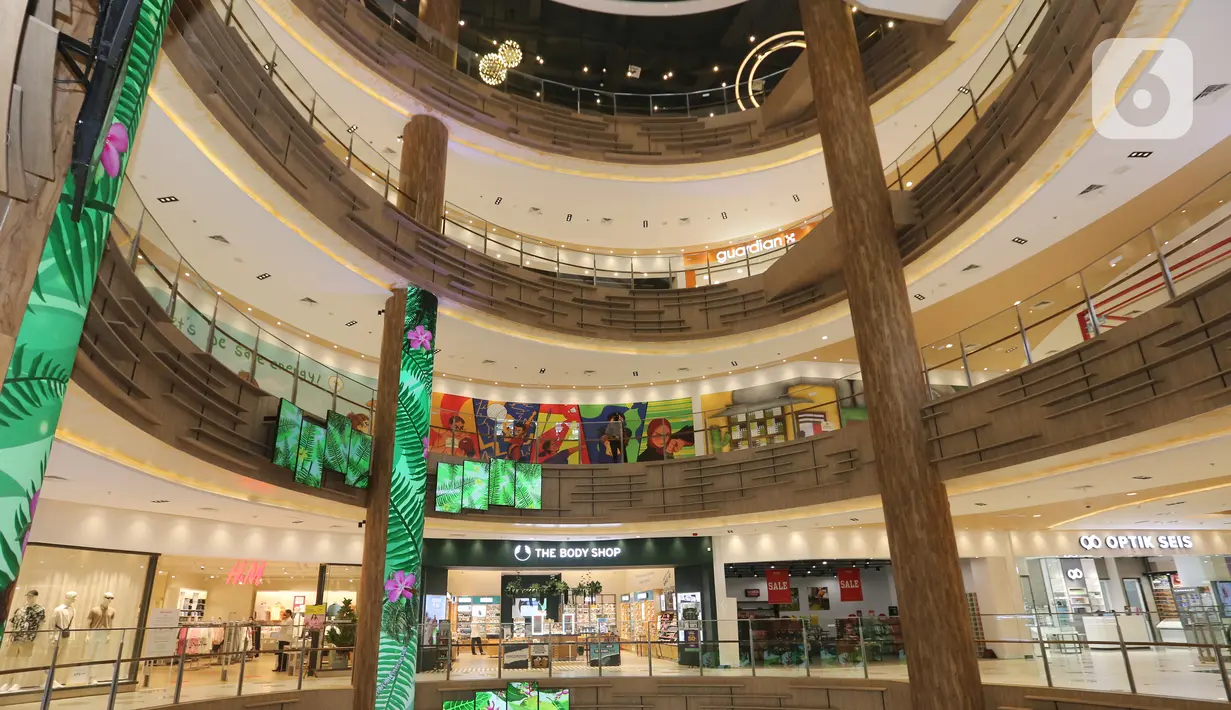 <p>Interior pusat perbelanjaan di AEON MALL Tanjung Barat, Jakarta (20/05/2022). AEON Co.Ltd dan AEON MALL Co.Ltd resmi membuka jaringan pusat perbelanjaan keempatnya di Indonesia yang mengusung konsep &ldquo;Find Happiness Beyond Your Future&rdquo;. (Liputan6.com/Fery Pradolo)</p>