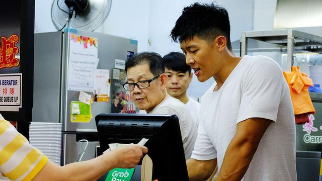 6 Potret Ganteng Penjual Mi Yang Viral Hebohkan Netizen Hot Liputan6 Com