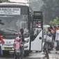 Terpantau pada Senin hari ini, para pemudik masih terus berdatangan ke Terminal Kampung Rambutan. (merdeka.com/Iqbal S Nugroho)