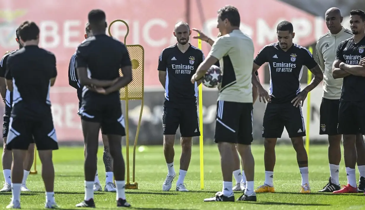 <p>Wakil Portugal ini melaju ke perempat final Liga Champions 2022-2023 usai menghabisi Club Brugge pada babak 16 besar. (PATRICIA DE MELO MOREIRA/AFP)</p>