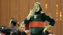 <p>Reaksi atlet pencak silat putri Indonesia, Safira Dwi Meilani (kanan) menghadapi wakil Vietnam, Nguyen Huang Hong An pada nomor tanding putri kelas B Pencak Silat SEA Games 2023 di Chroy Changvar International Convention and Exhibition Center, Phnom Penh, Kamboja, Rabu (10/05/2023). (Bola.com/Abdul Aziz)</p>