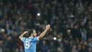 Penyerang Napoli, Gonzalo Higuain (kanan) melakukan selebrasi usai mencetak gol kegawang Inter Milan pada lanjutan Liga Serie A di  San Paolo, Naples, Italia (30/11). Napoli menang atas Inter Milan dengan skorg 2-1. (REUTERS/Ciro De Luca)