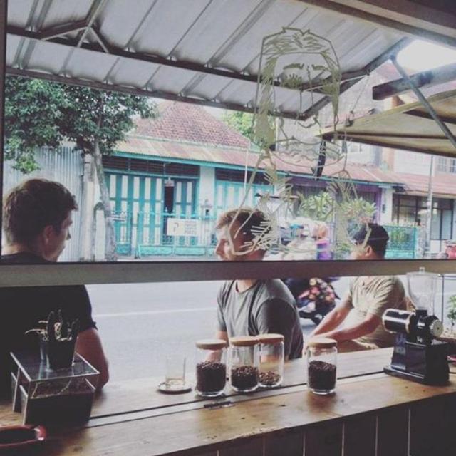  Desain Warung Kopi Sederhana  Pinggir Jalan Seputar Jalan