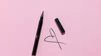 Cara Membuat Eyeliner Cepat dan Presisi dalam 5 Menit, Simak Selengkapnya