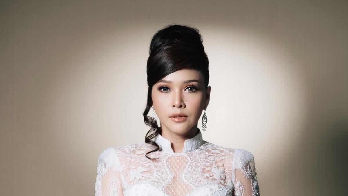Bak Sosialita Era 60-an, Maia Estianty Tampil dengan Hairdo Menjulang Anti-Mainstream