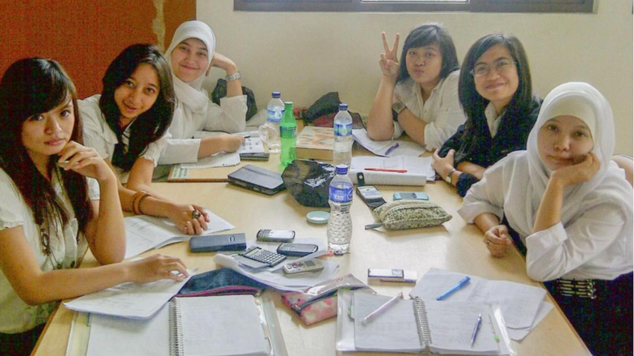 Viral Kisah Persahabatan 6 Wanita dari Kuliah hingga Sekarang, Berhasil Piknik Bareng Ngajak Keluarga