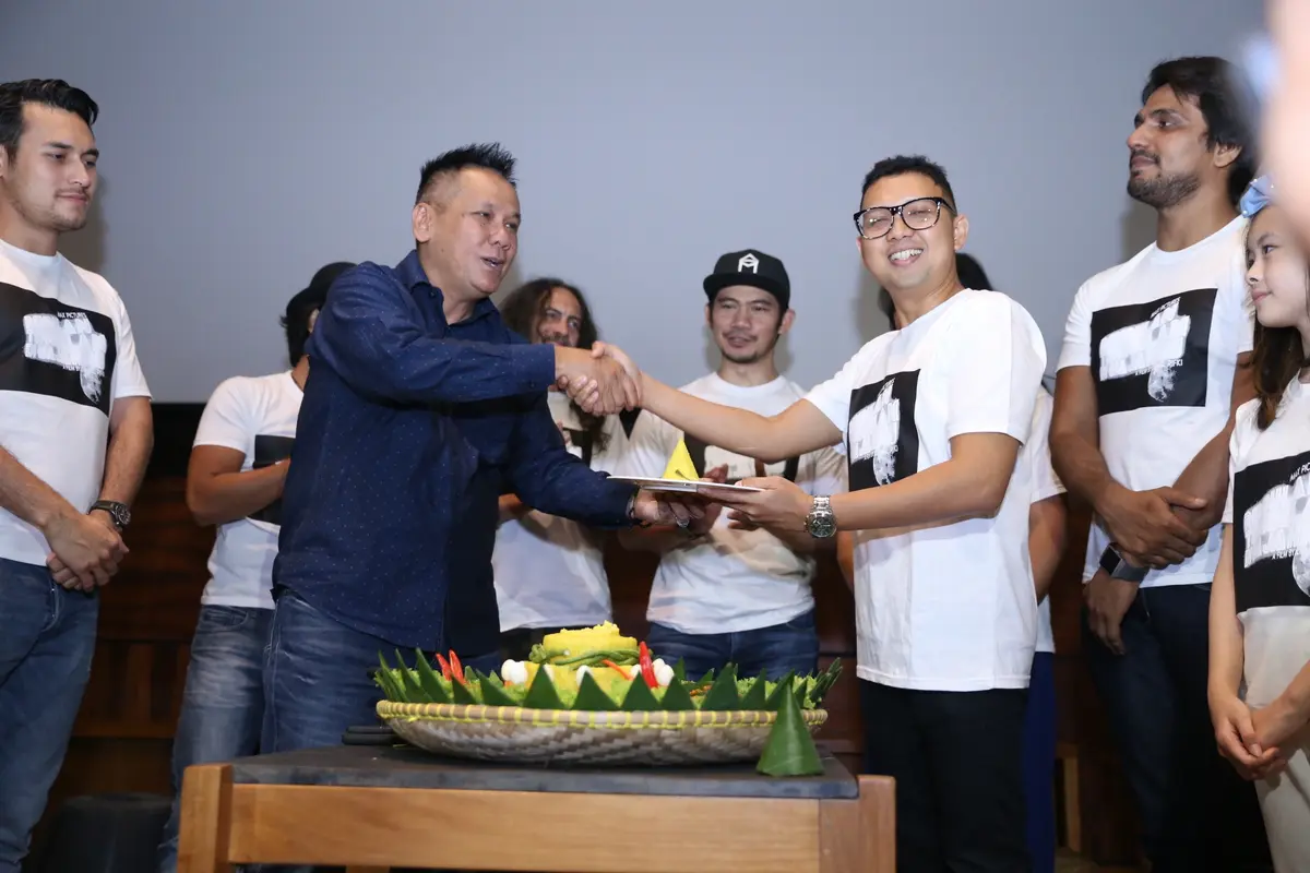 [Bintang] Rembulan Tenggelam di Wajahmu