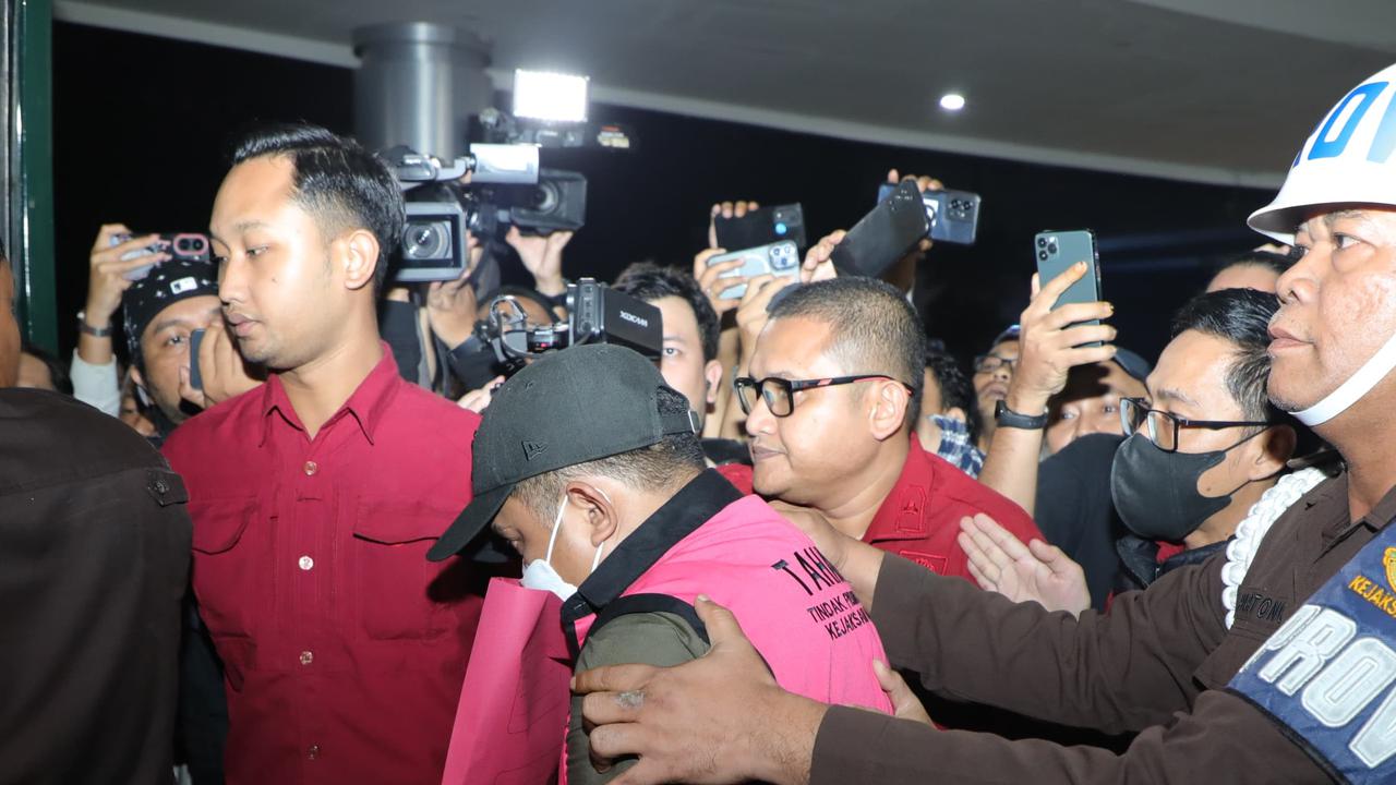 Bos buzzer Tim Cyber Army M Adhiya Muzakki