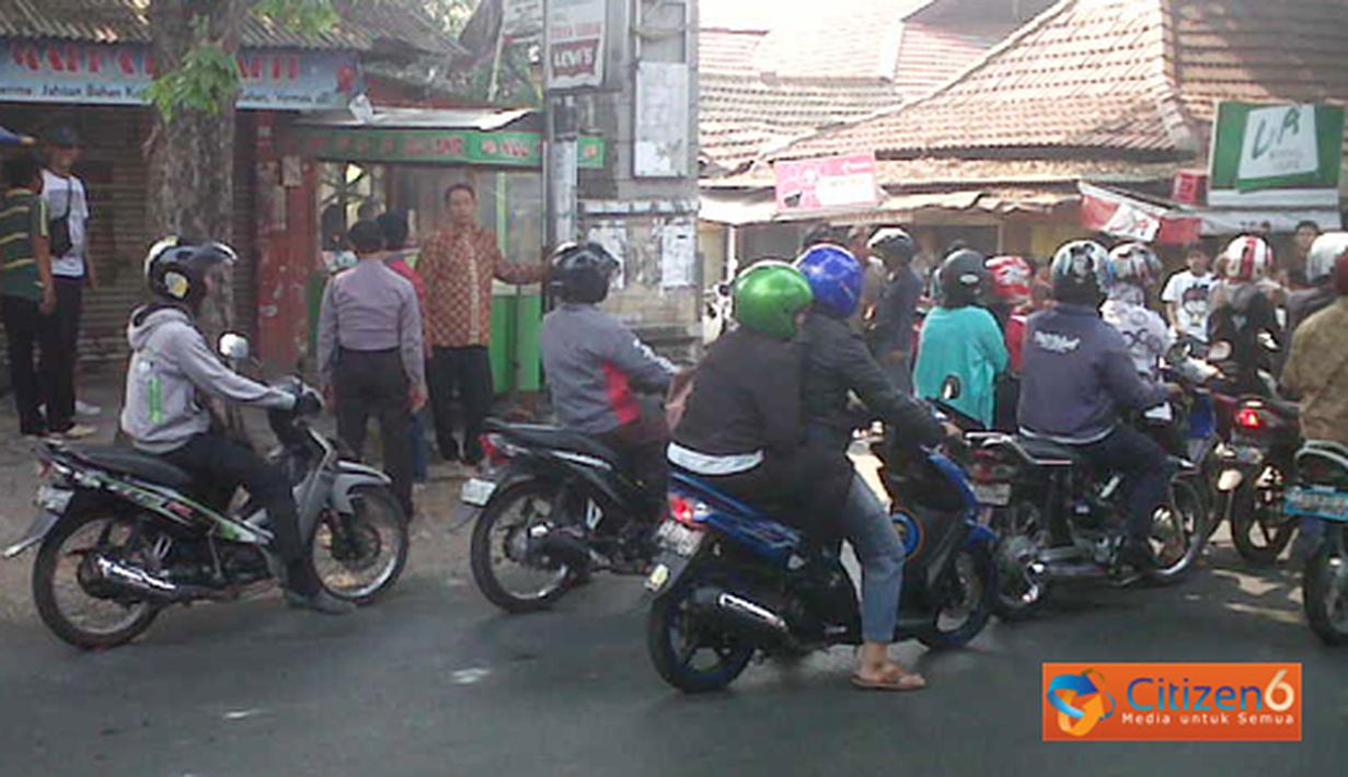 Markas FBR Meruya Selatan di Jalan Haji Juhri Meruya Selatan diserang oleh beberapa orang yang memakai baju Pemuda Pancasila.