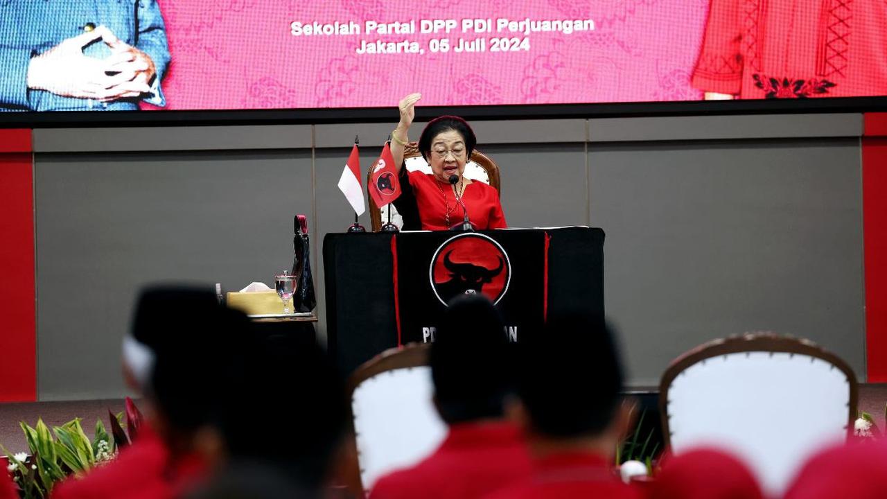 Megawati pun menyinggung nama Rossa Purbo Bekti yang merupakan salah satu penyidik KPK. <br>