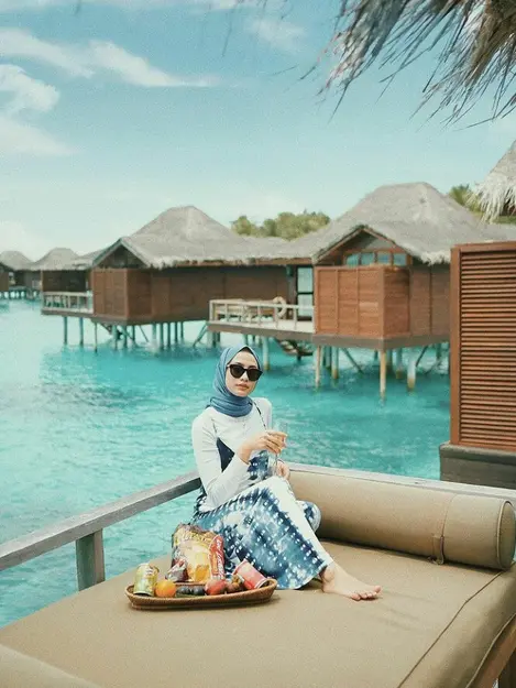 9 Inspirasi Outfit Hijab Ke Pantai Simple Dan Modis Fashion Fimela Com