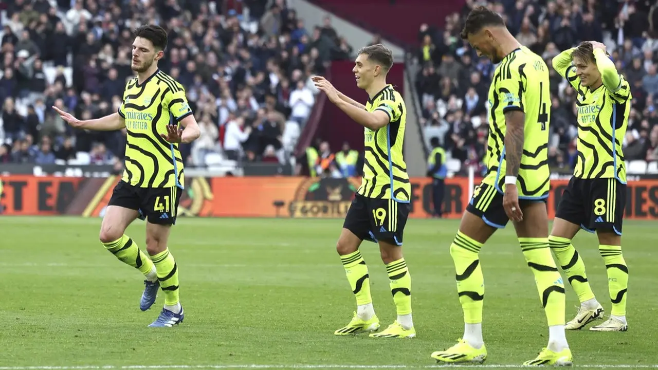 Foto: Momen Declan Rice Tahan Selebrasi Demi Hormati Sang Mantan