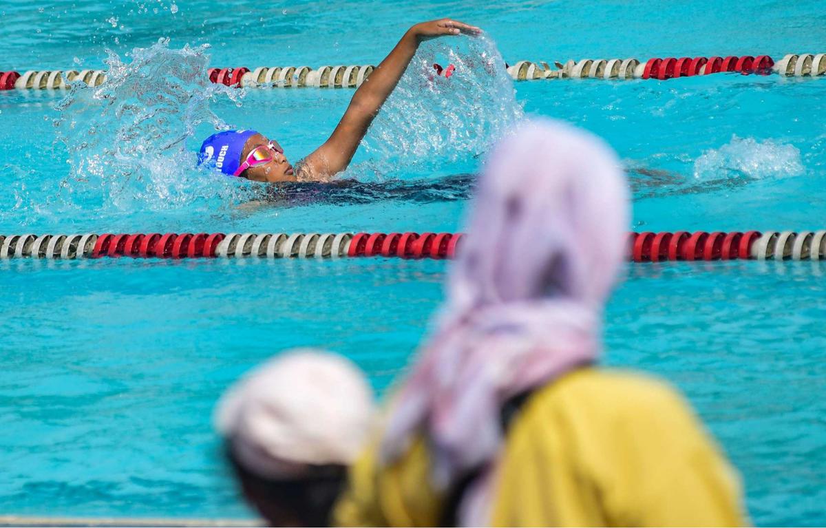 Semangat Murid SD Bertanding Renang dalam Olimpiade Olahraga Siswa Nasional