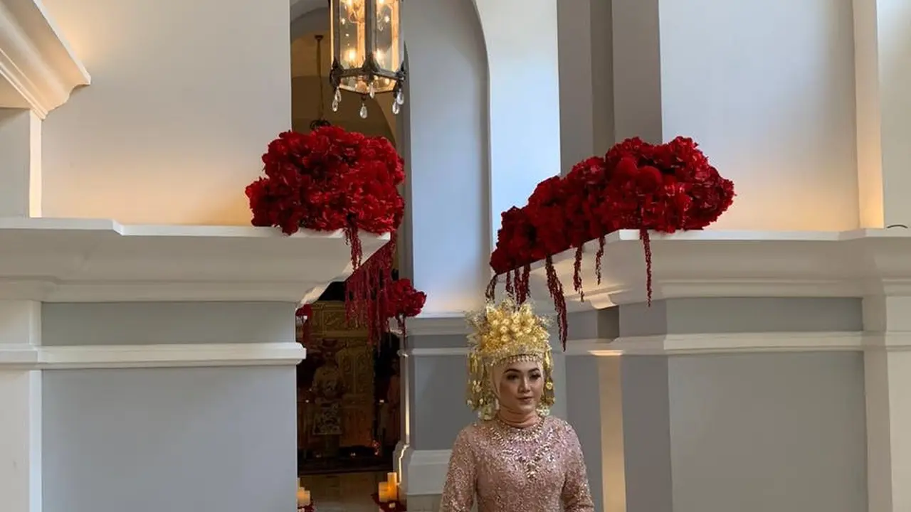 Busana pengantin desainer Asky Febrianti