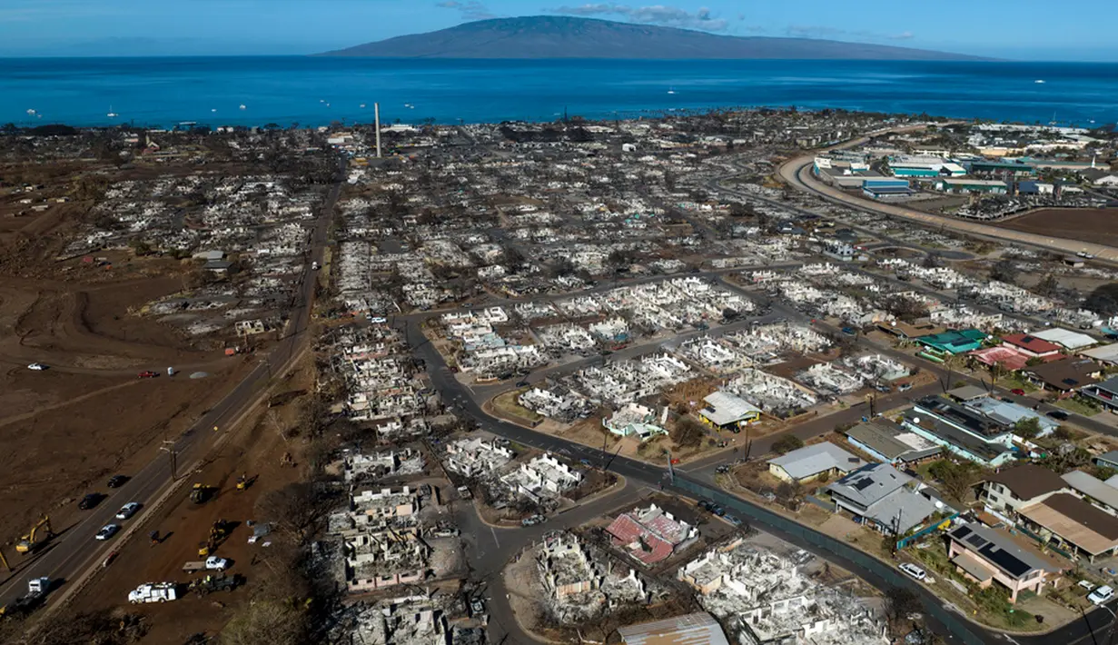 Para warga negara Indonesia (WNI) yang berada di Hawaii dilaporkan masih aman. Mayoritas WNI juga tidak tinggal di Maui yang merupakan lokasi pusat kebakaran. (AP Photo/Jae C. Hong)