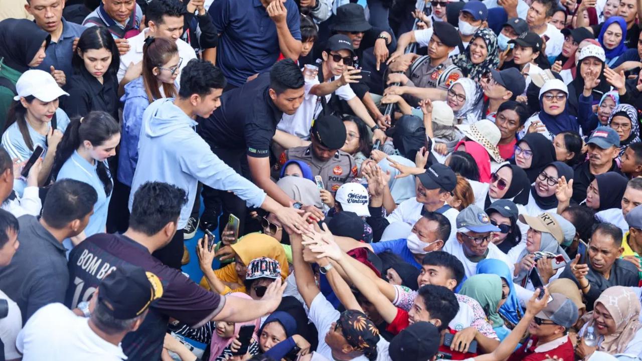 Dede memastikan bahwa yang dibagikan Gibran adalah gantungan kunci.<br>