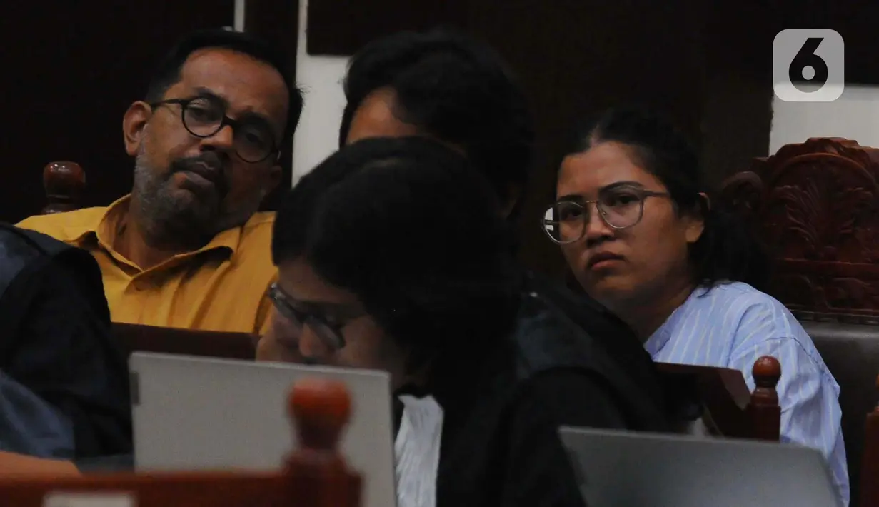 Dalam video itu yang diunggah pada Agustus 2021 lalu itu tampak Fatia Maulidiyanti bersama Haris Azhar. (merdeka.com/Imam Buhori)
