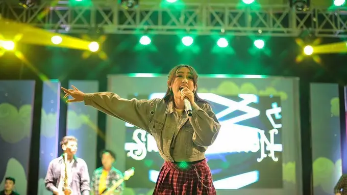 6 Gaya Happy Asmara di Atas Panggung yang Curi Perhatian, Selalu Modis dengan Outfit Kasual hingga Party Look