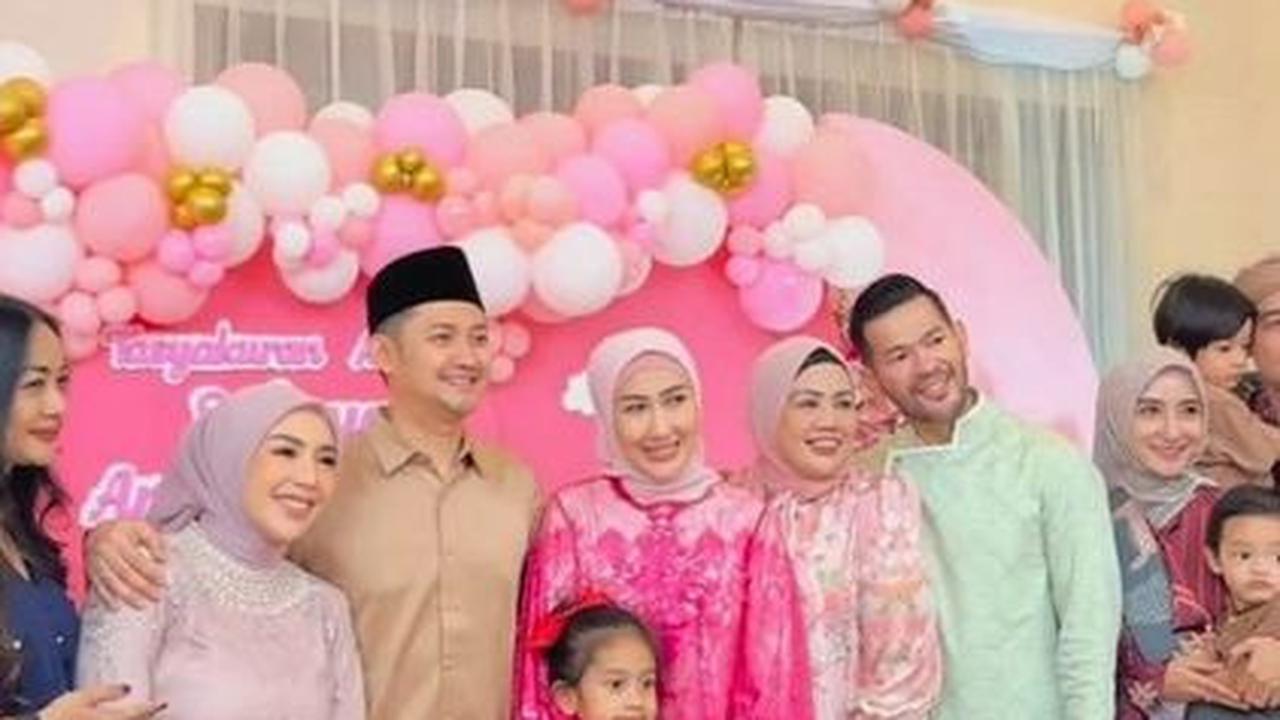 Setelah tasyakuran aqiqah pada Minggu (1/9), wajah cantik dan nama anak Angga Wijaya akhirnya terungkap. Acara tersebut dihadiri oleh banyak rekan bisnis dan kalangan selebritis.<br>