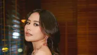 Prilly Latuconsina bareng Refal Hady dalam gala premier film (Sumber: Instagram/prillylatuconsina96)