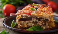 Easy moussaka recipe to try at home. (Photo: timolina/Magnific)