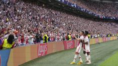 Pemain Ajax Amsterdam, Steven Berghuis, melakukan selebrasi usai mencetak gol ke gawang Rangers pada laga Liga Champions di Johan Cruyff ArenA, Kamis (8/9/2022). (AP/Peter Dejong)